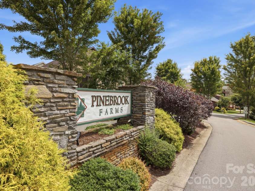 6 Bungalow Way, Asheville, NC 28804.  MLS# CAR4409610, YatesRealty ID 44243. 