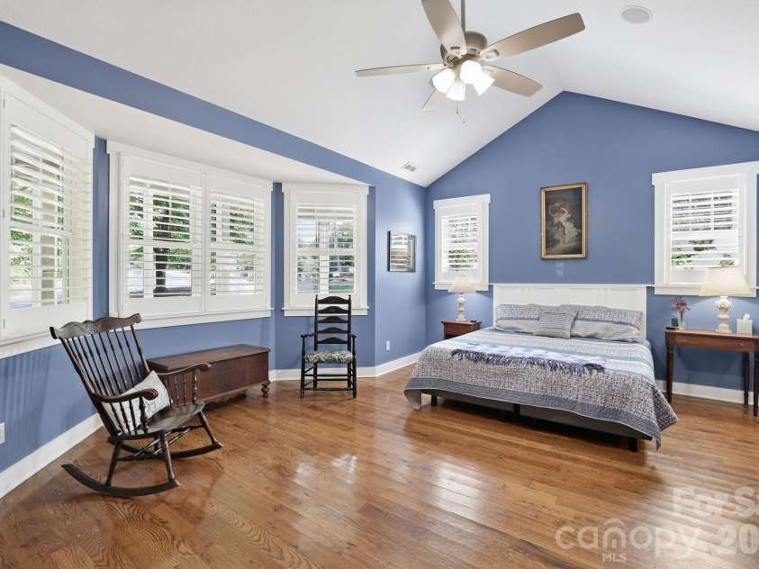 6 Bungalow Way, Asheville, NC 28804.  MLS# CAR4409610, YatesRealty ID 44243. Spacious primary bedroom