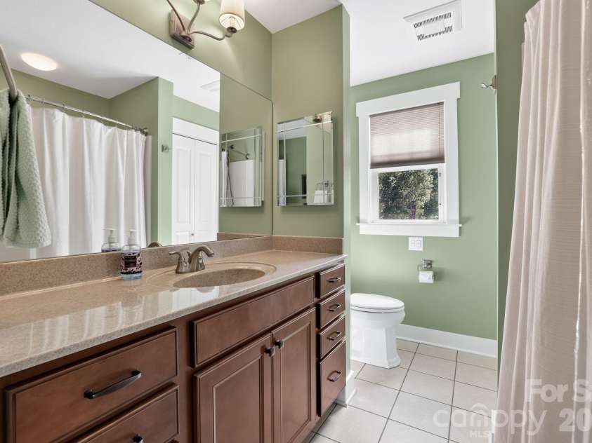 6 Bungalow Way, Asheville, NC 28804.  MLS# CAR4409610, YatesRealty ID 44243. Upper level Full bath