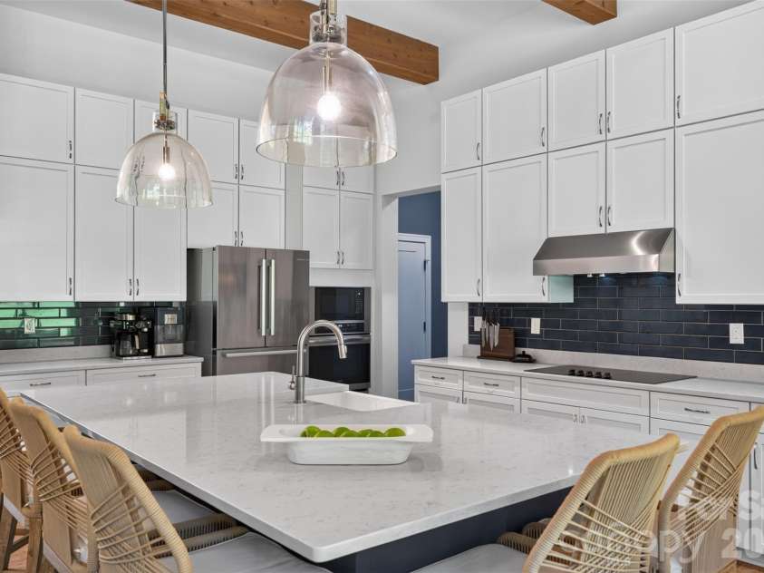809 Woodland Forest Drive, Waxhaw, NC 28173.  MLS# CAR4409146, YatesRealty ID 44246. 