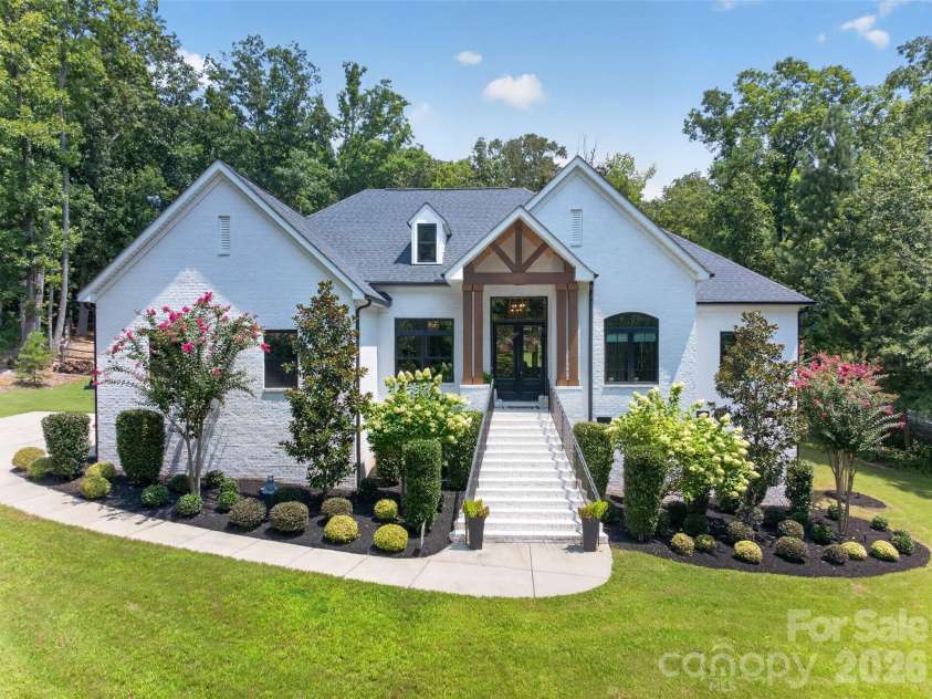 809 Woodland Forest Drive, Waxhaw, NC 28173.  MLS# CAR4409146, YatesRealty ID 44246. 