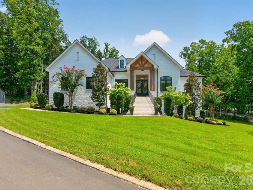 809 Woodland Forest Drive, Waxhaw, NC 28173.  MLS# CAR4409146, YatesRealty ID 44246. 