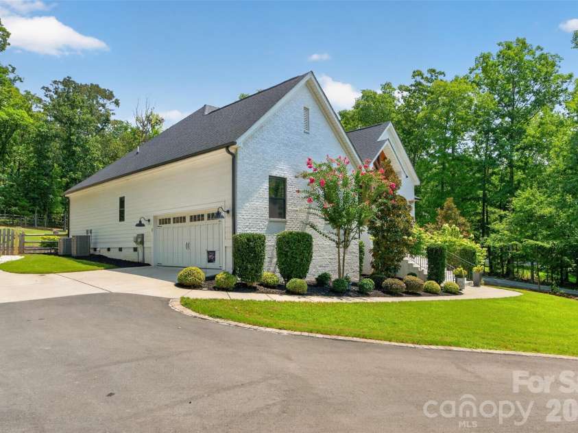 809 Woodland Forest Drive, Waxhaw, NC 28173.  MLS# CAR4409146, YatesRealty ID 44246. 
