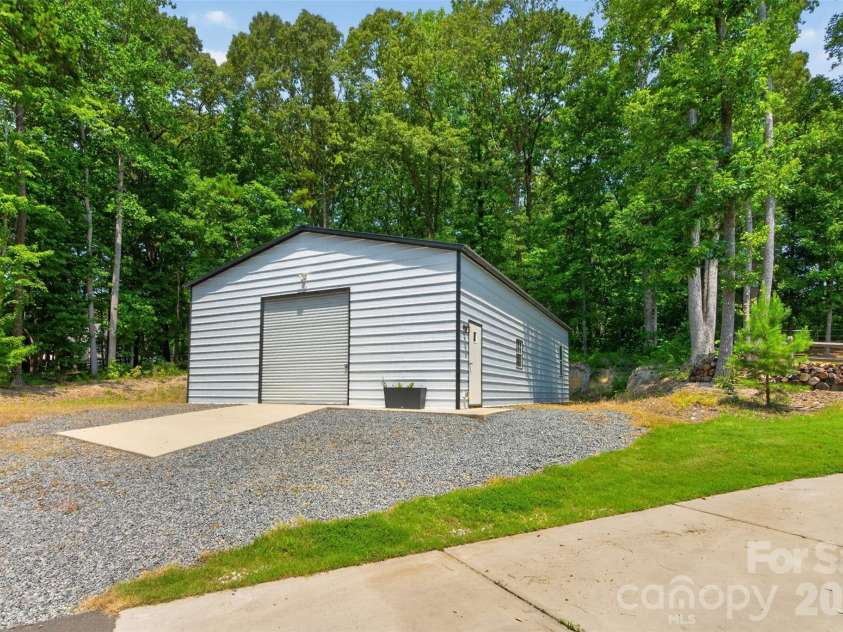 809 Woodland Forest Drive, Waxhaw, NC 28173.  MLS# CAR4409146, YatesRealty ID 44246. 