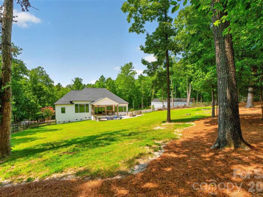809 Woodland Forest Drive, Waxhaw, NC 28173.  MLS# CAR4409146, YatesRealty ID 44246. 