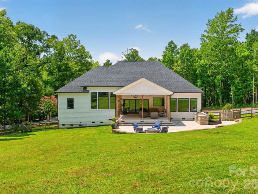 809 Woodland Forest Drive, Waxhaw, NC 28173.  MLS# CAR4409146, YatesRealty ID 44246. 