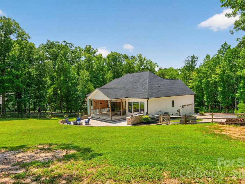 809 Woodland Forest Drive, Waxhaw, NC 28173.  MLS# CAR4409146, YatesRealty ID 44246. 