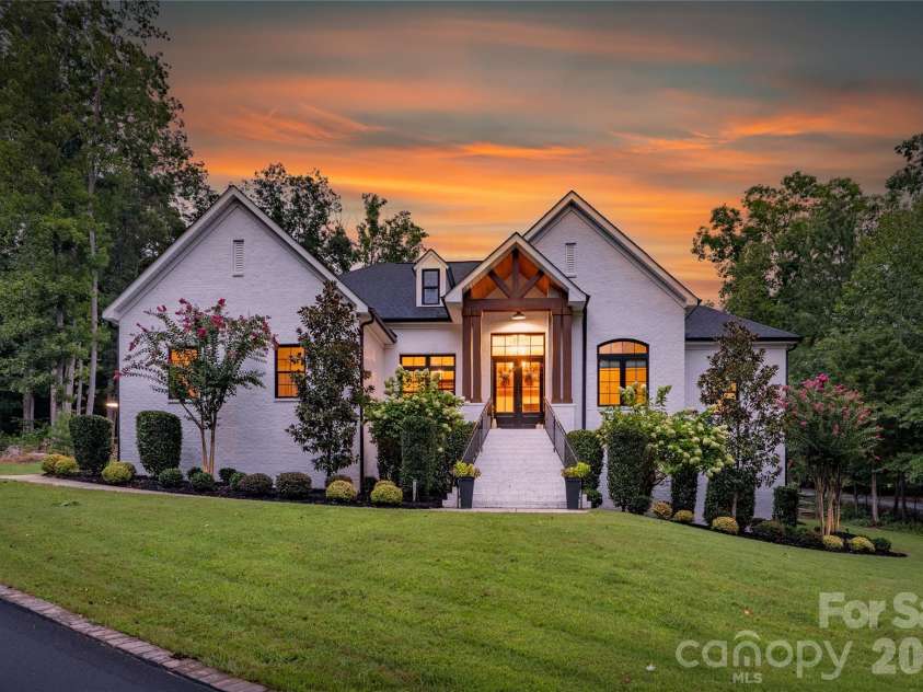 809 Woodland Forest Drive, Waxhaw, NC 28173.  MLS# CAR4409146, YatesRealty ID 44246. 