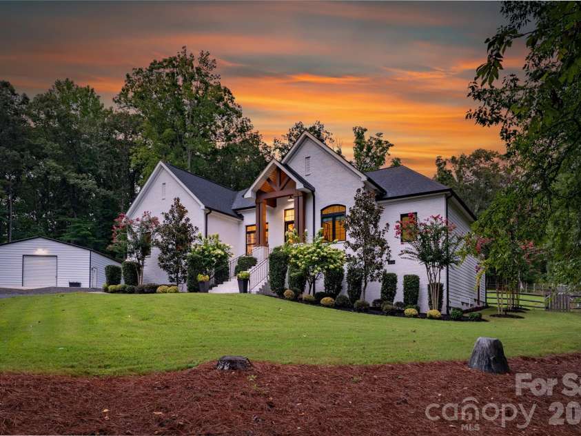 809 Woodland Forest Drive, Waxhaw, NC 28173.  MLS# CAR4409146, YatesRealty ID 44246. 