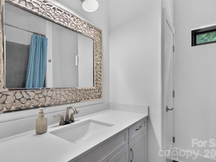 809 Woodland Forest Drive, Waxhaw, NC 28173.  MLS# CAR4409146, YatesRealty ID 44246. Full Bath