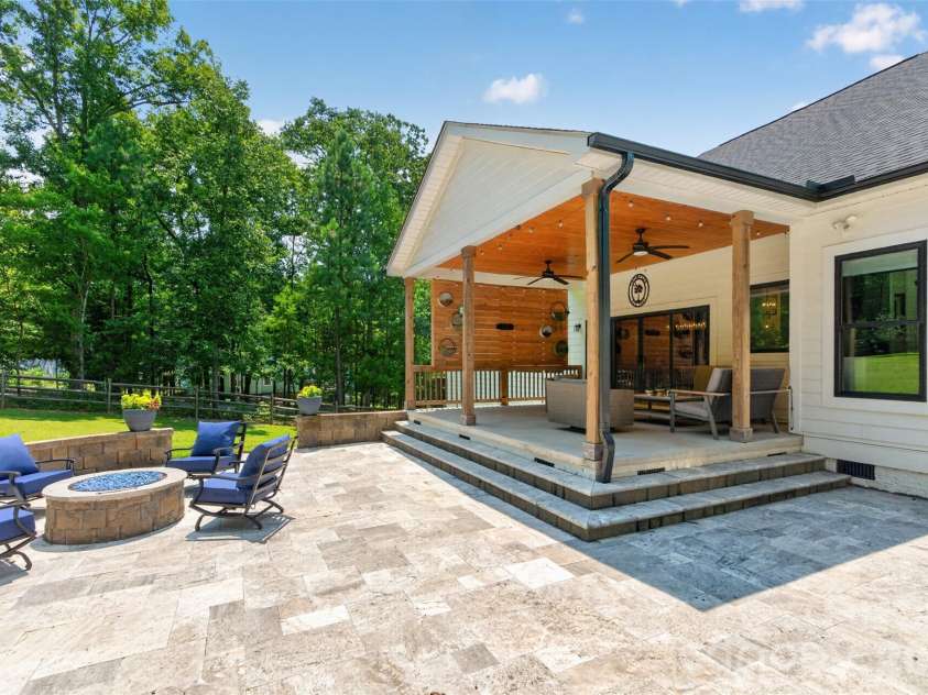 809 Woodland Forest Drive, Waxhaw, NC 28173.  MLS# CAR4409146, YatesRealty ID 44246. Gas Firepit