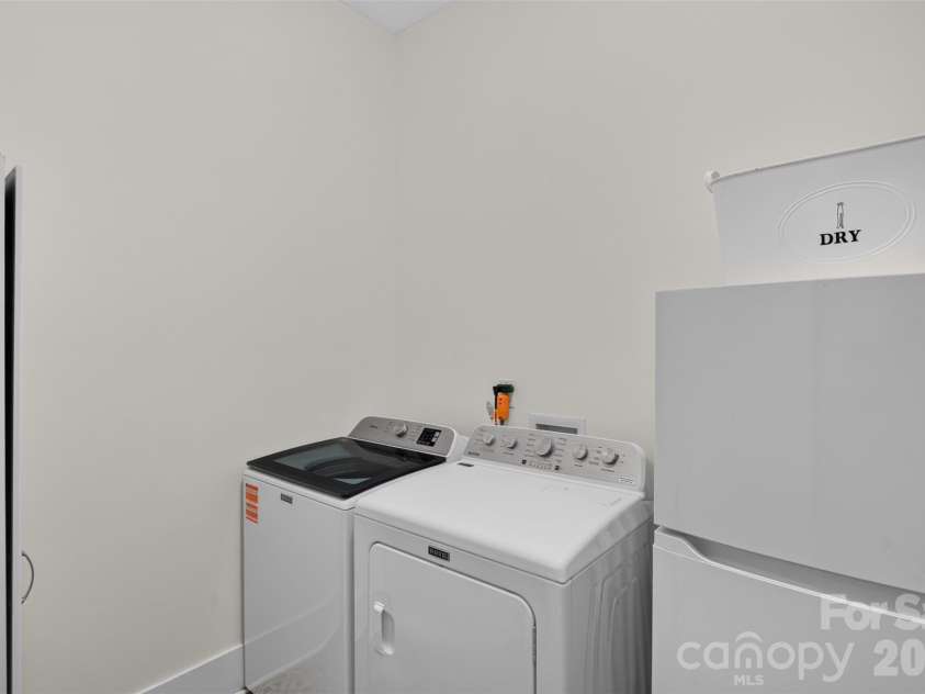 809 Woodland Forest Drive, Waxhaw, NC 28173.  MLS# CAR4409146, YatesRealty ID 44246. Laundry Room