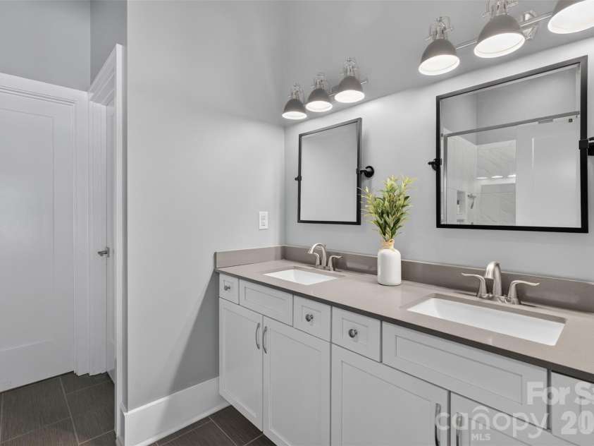 809 Woodland Forest Drive, Waxhaw, NC 28173.  MLS# CAR4409146, YatesRealty ID 44246. Primary Bath