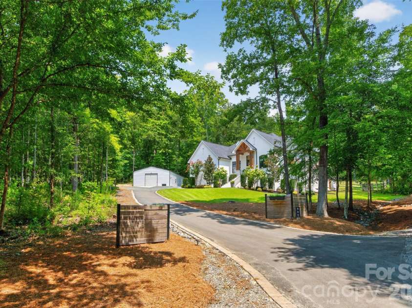 809 Woodland Forest Drive, Waxhaw, NC 28173.  MLS# CAR4409146, YatesRealty ID 44246. Welcome Home