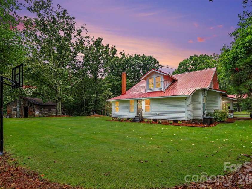 134 Mauney Farm Road, Cherryville, NC 28021.  MLS# CAR4408367, YatesRealty ID 44247. 
