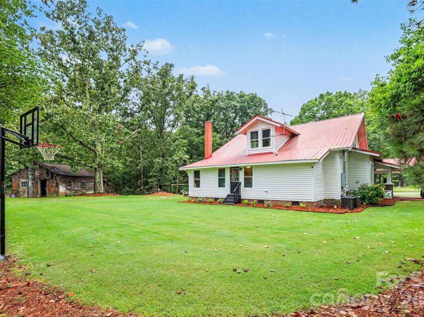 134 Mauney Farm Road, Cherryville, NC 28021.  MLS# CAR4408367, YatesRealty ID 44247. 