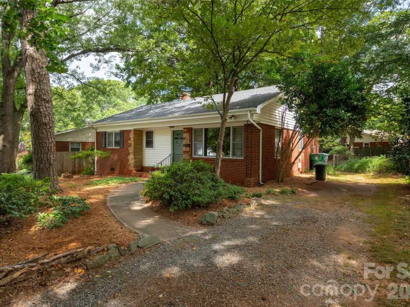 2911 Enfield Road, Charlotte, NC 28205.  MLS# CAR4407774, YatesRealty ID 44249. 
