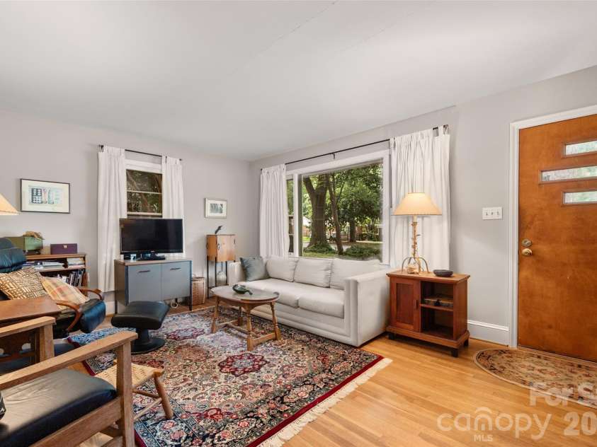 2911 Enfield Road, Charlotte, NC 28205.  MLS# CAR4407774, YatesRealty ID 44249. 