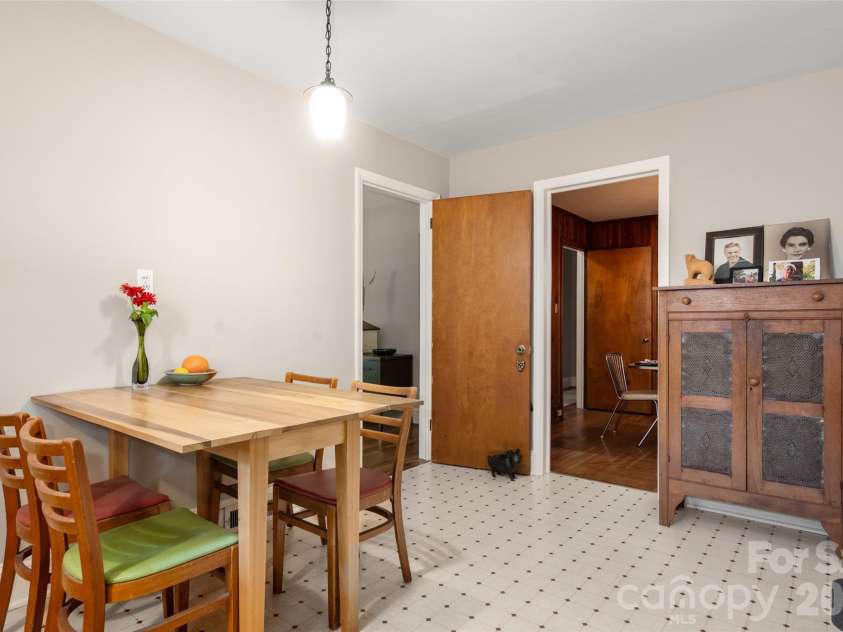 2911 Enfield Road, Charlotte, NC 28205.  MLS# CAR4407774, YatesRealty ID 44249. Breakfast Area in Kitchen