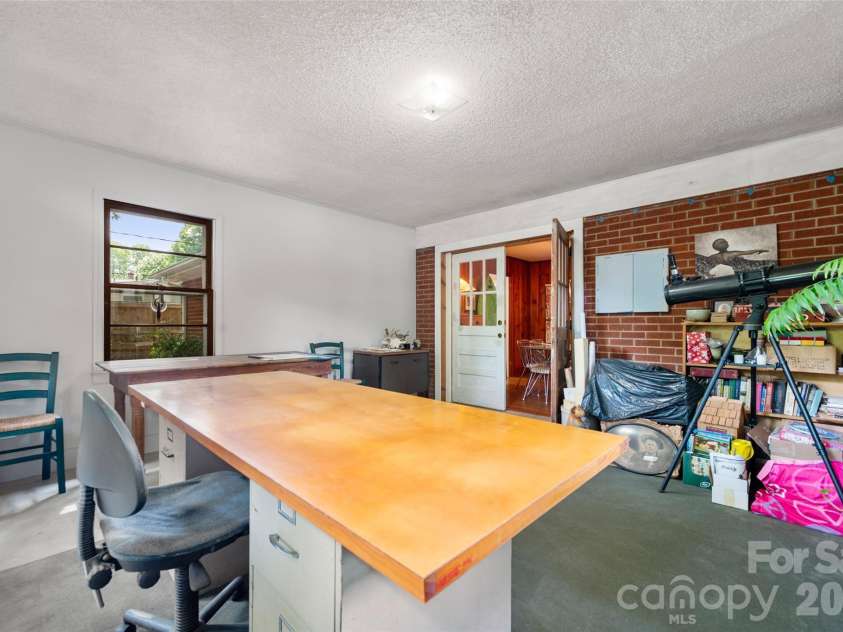 2911 Enfield Road, Charlotte, NC 28205.  MLS# CAR4407774, YatesRealty ID 44249. Flex Room/ Art Studio