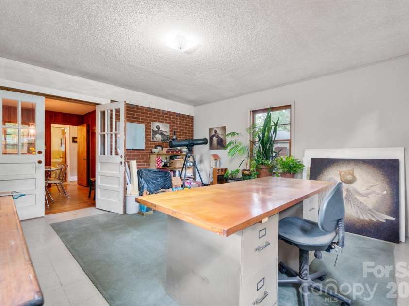 2911 Enfield Road, Charlotte, NC 28205.  MLS# CAR4407774, YatesRealty ID 44249. Flex Room / Being Used As a Art Studio