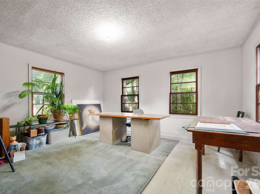 2911 Enfield Road, Charlotte, NC 28205.  MLS# CAR4407774, YatesRealty ID 44249. Flex Room/Art Studio