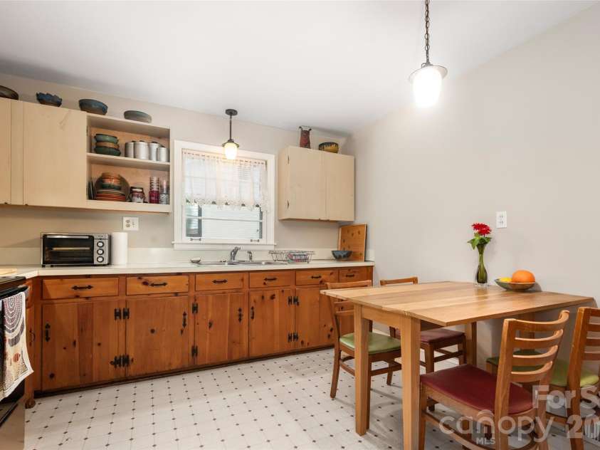 2911 Enfield Road, Charlotte, NC 28205.  MLS# CAR4407774, YatesRealty ID 44249. Kitchen View of Breakfast Area