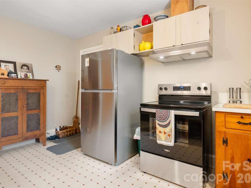 2911 Enfield Road, Charlotte, NC 28205.  MLS# CAR4407774, YatesRealty ID 44249. Kitchen With New Stainless Appliances