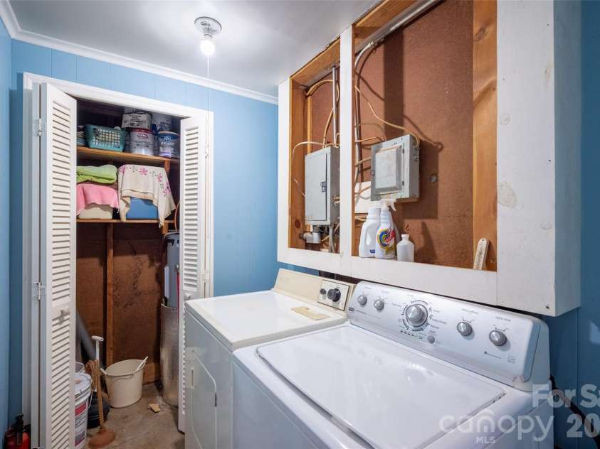 2911 Enfield Road, Charlotte, NC 28205.  MLS# CAR4407774, YatesRealty ID 44249. Laundry