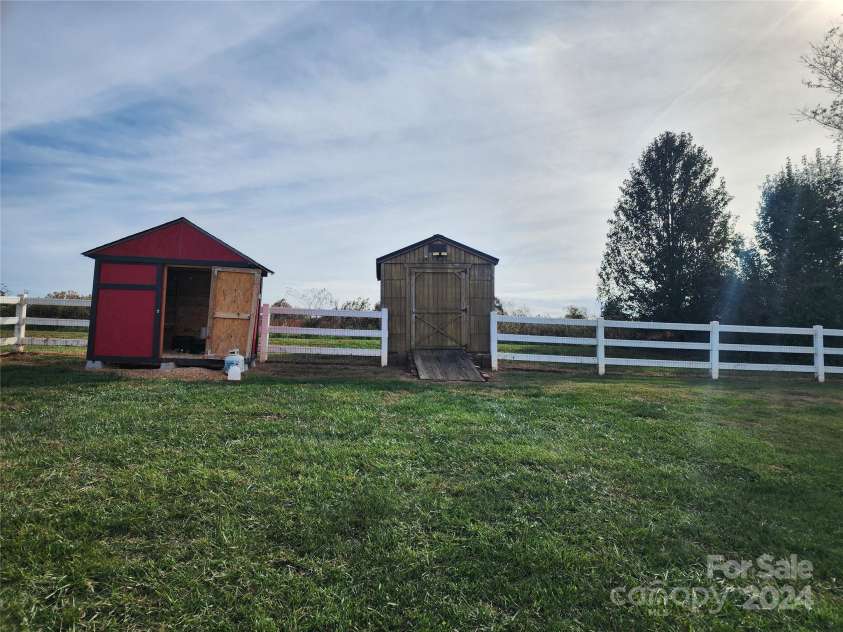 129 Burning Lane, Stony Point, NC 28678.  MLS# CAR4198643, YatesRealty ID 4425. 