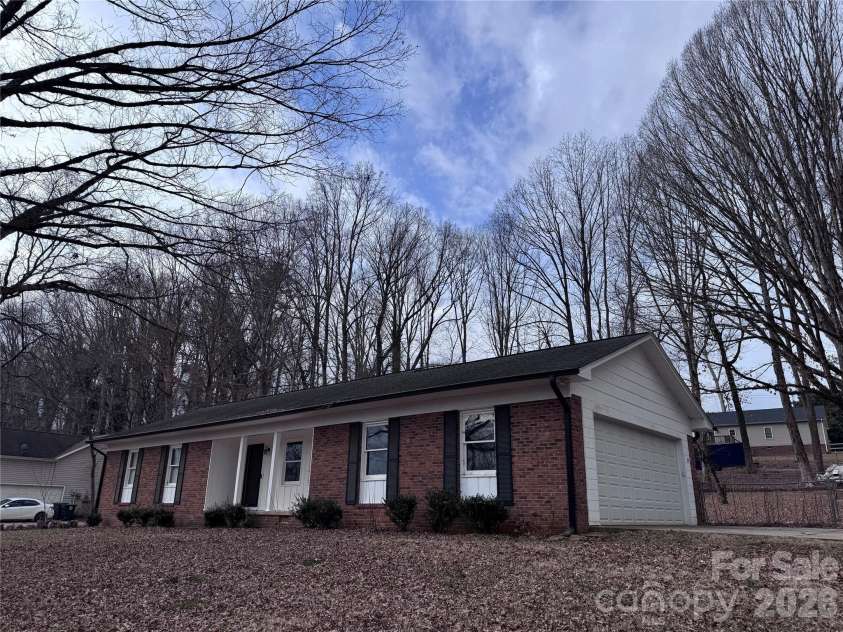 1511 Old Carriage Drive, Newton, NC 28658.  MLS# CAR4355697, YatesRealty ID 4425. 