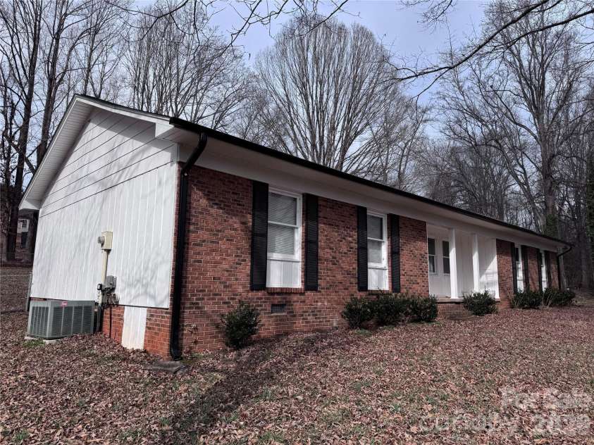 1511 Old Carriage Drive, Newton, NC 28658.  MLS# CAR4355697, YatesRealty ID 4425. 