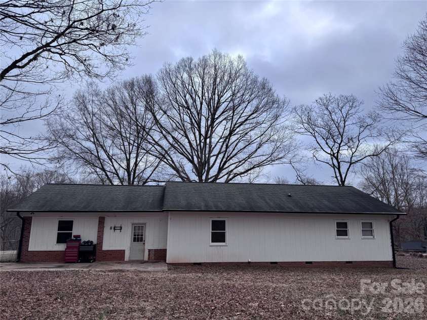 1511 Old Carriage Drive, Newton, NC 28658.  MLS# CAR4355697, YatesRealty ID 4425. 
