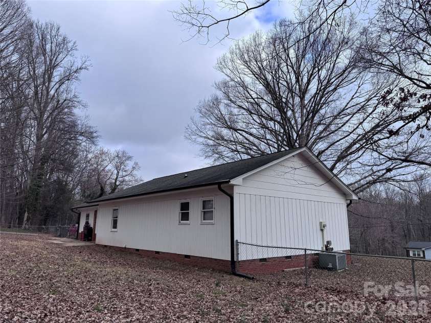 1511 Old Carriage Drive, Newton, NC 28658.  MLS# CAR4355697, YatesRealty ID 4425. 