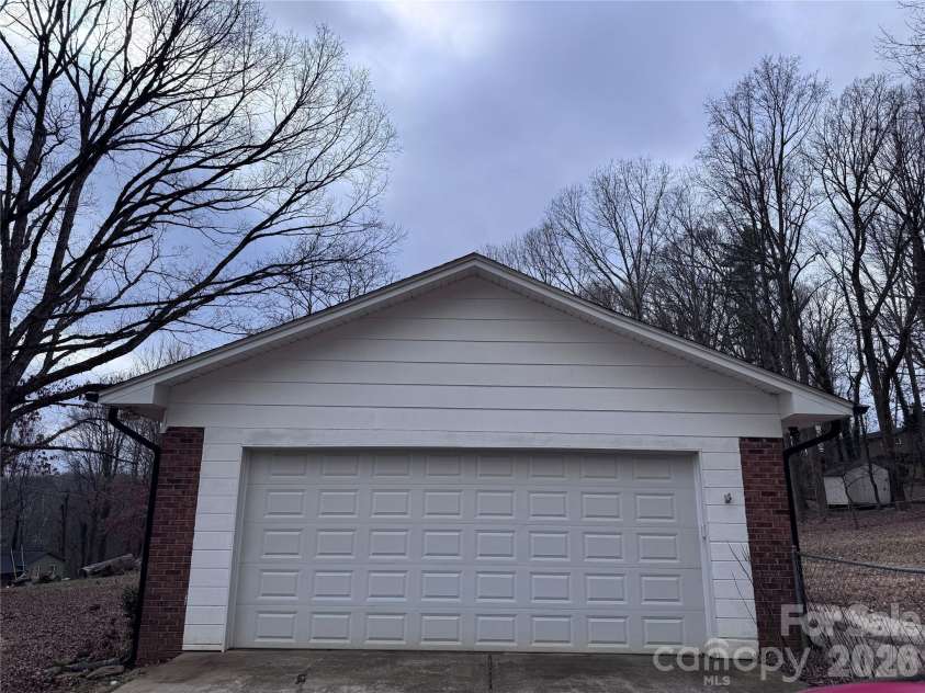 1511 Old Carriage Drive, Newton, NC 28658.  MLS# CAR4355697, YatesRealty ID 4425. 