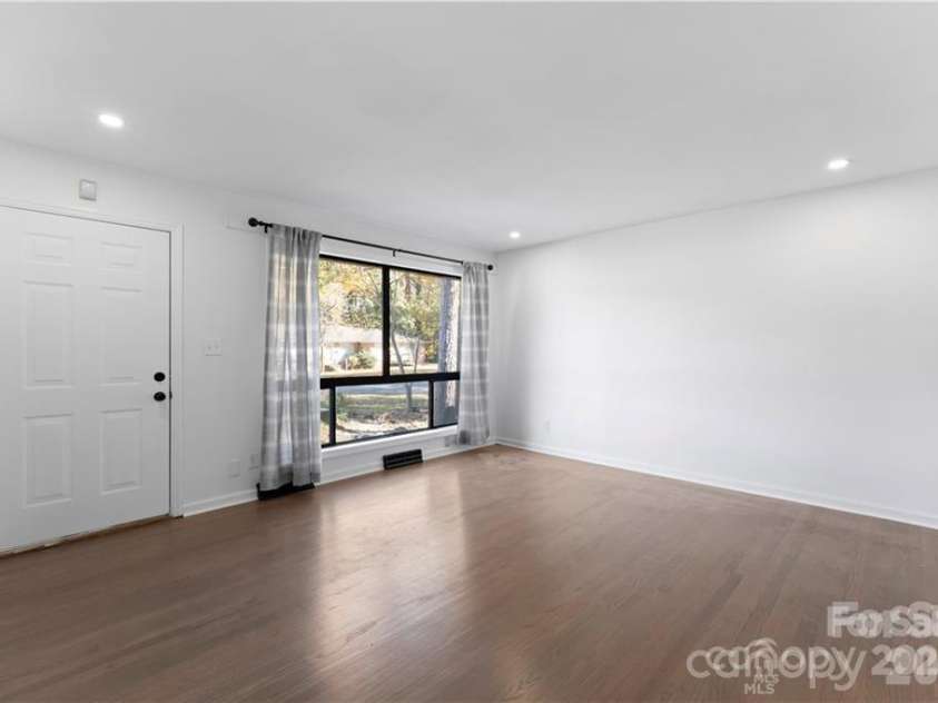 514 Camrose Drive, Charlotte, NC 28215.  MLS# CAR4328091, YatesRealty ID 4425. 