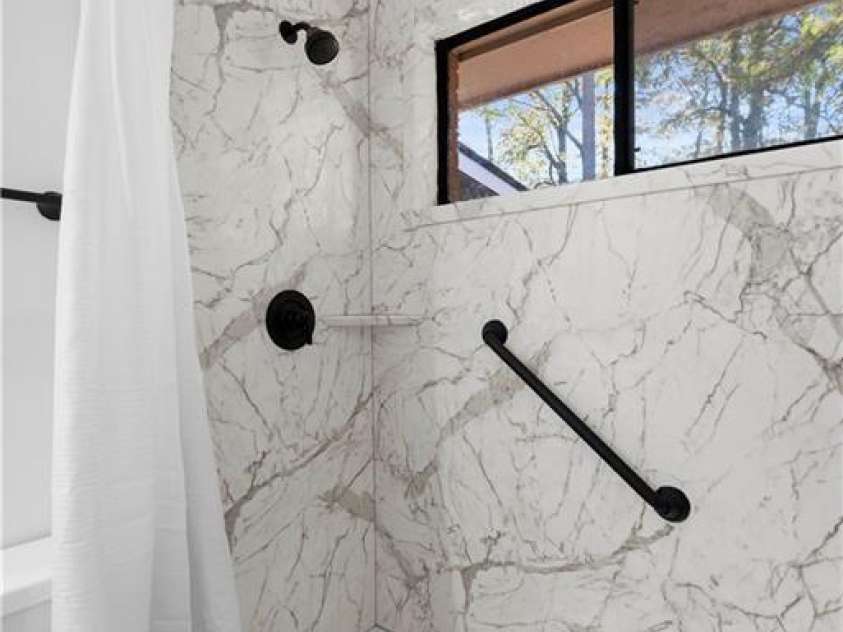 514 Camrose Drive, Charlotte, NC 28215.  MLS# CAR4328091, YatesRealty ID 4425. 