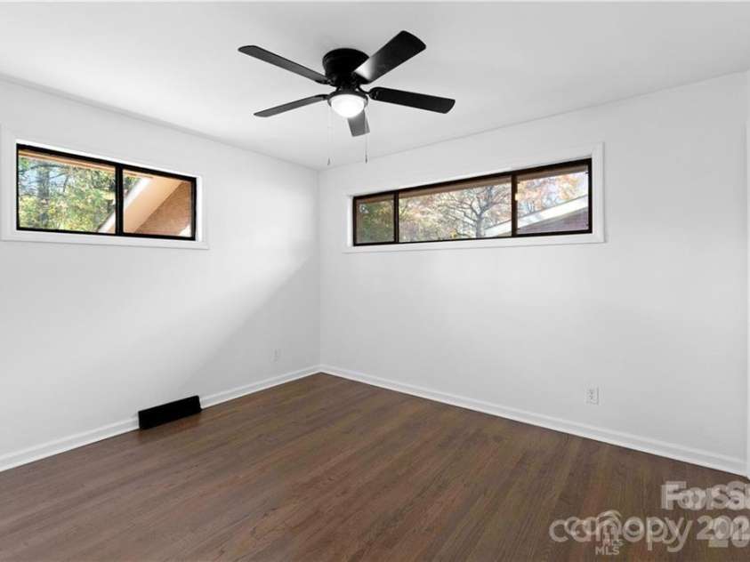 514 Camrose Drive, Charlotte, NC 28215.  MLS# CAR4328091, YatesRealty ID 4425. 