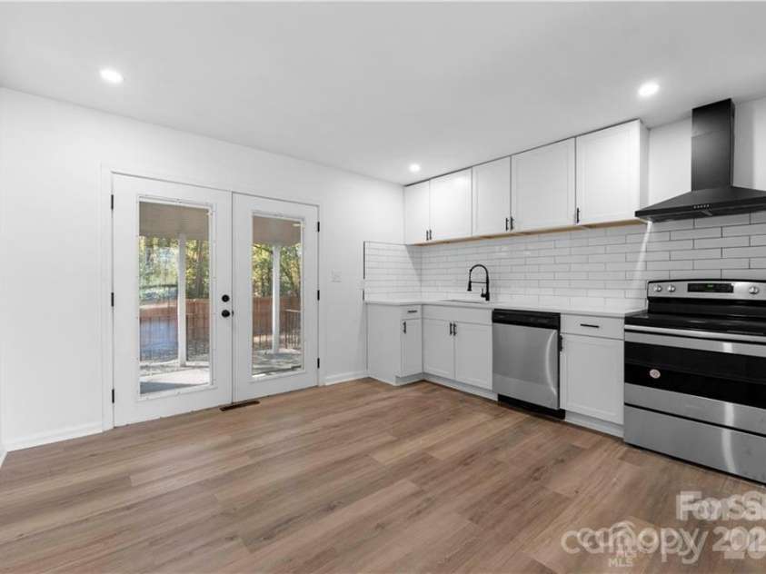 514 Camrose Drive, Charlotte, NC 28215.  MLS# CAR4328091, YatesRealty ID 4425. 