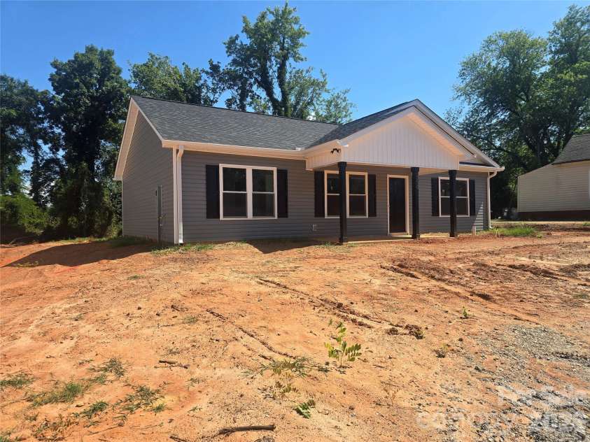 350 14th Avenue, Hickory, NC 28602.  MLS# CAR4407121, YatesRealty ID 44250. 