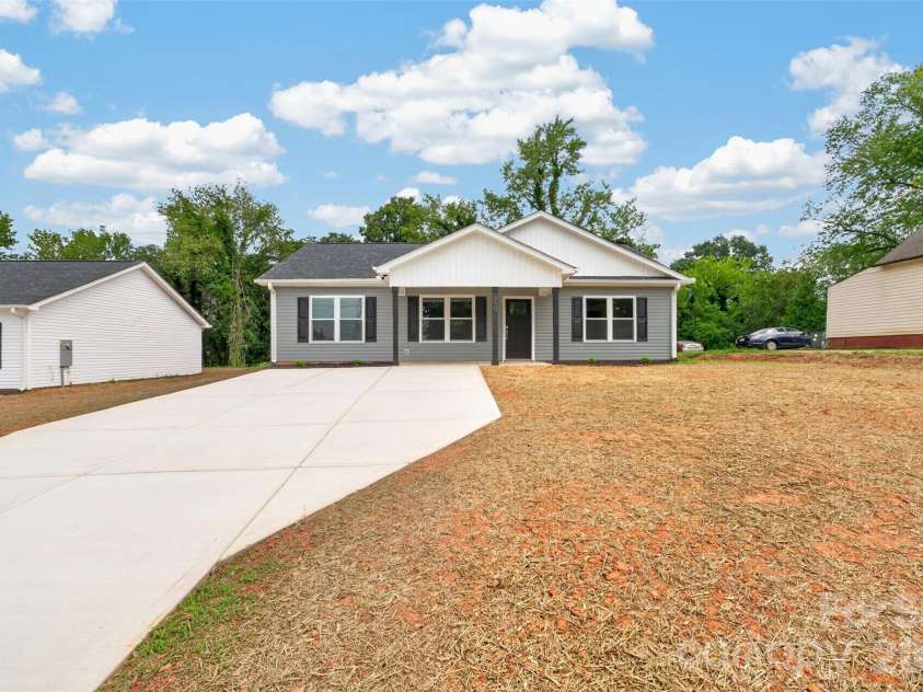 350 14th Avenue, Hickory, NC 28602.  MLS# CAR4407121, YatesRealty ID 44250. 