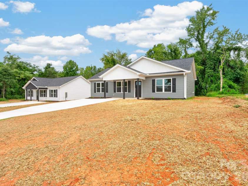 350 14th Avenue, Hickory, NC 28602.  MLS# CAR4407121, YatesRealty ID 44250. 
