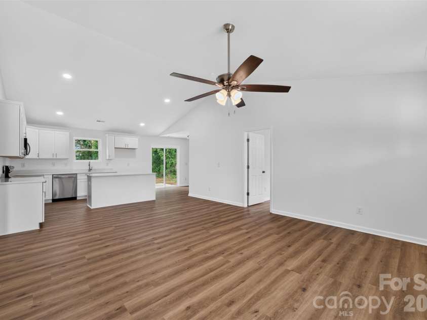350 14th Avenue, Hickory, NC 28602.  MLS# CAR4407121, YatesRealty ID 44250. 