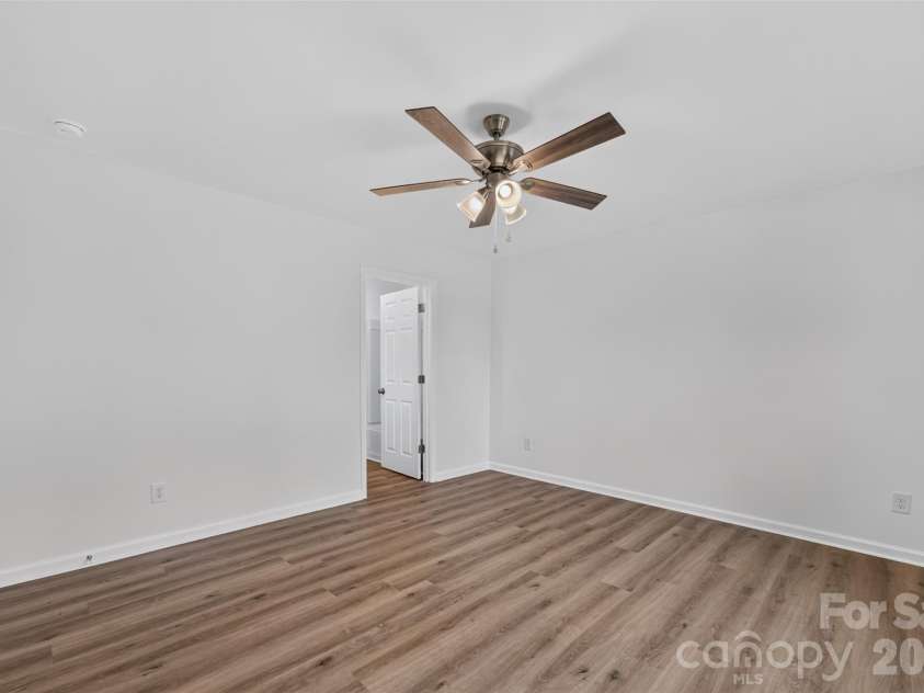 350 14th Avenue, Hickory, NC 28602.  MLS# CAR4407121, YatesRealty ID 44250. 