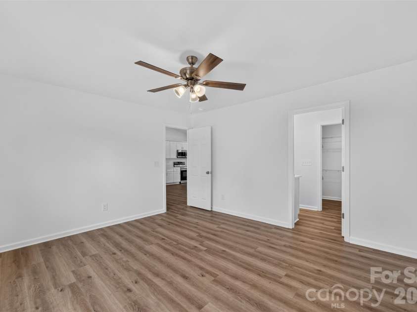 350 14th Avenue, Hickory, NC 28602.  MLS# CAR4407121, YatesRealty ID 44250. 