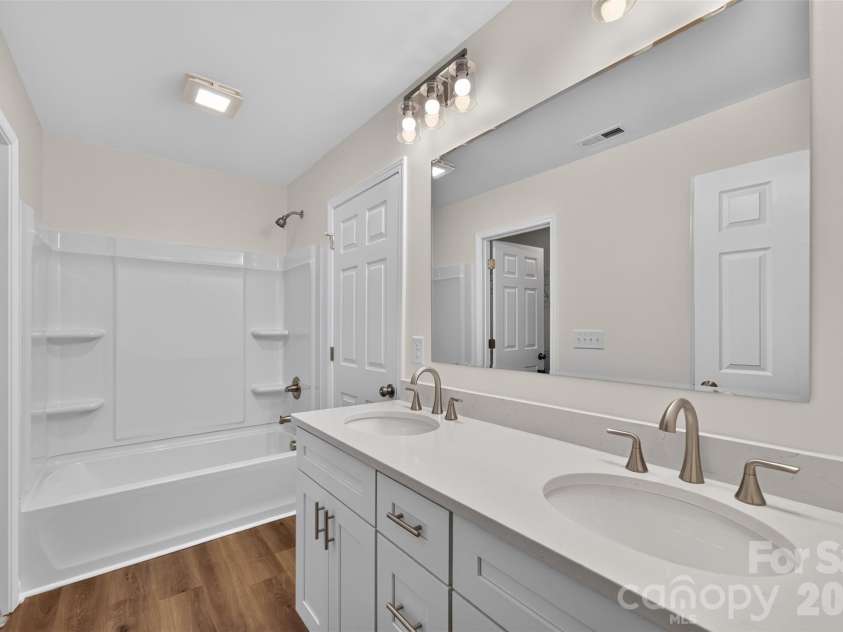 350 14th Avenue, Hickory, NC 28602.  MLS# CAR4407121, YatesRealty ID 44250. 