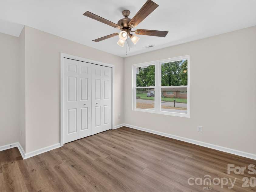 350 14th Avenue, Hickory, NC 28602.  MLS# CAR4407121, YatesRealty ID 44250. 