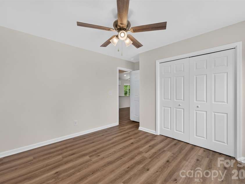 350 14th Avenue, Hickory, NC 28602.  MLS# CAR4407121, YatesRealty ID 44250. 