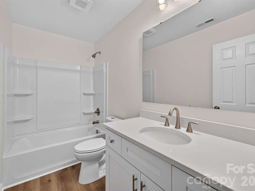 350 14th Avenue, Hickory, NC 28602.  MLS# CAR4407121, YatesRealty ID 44250. 