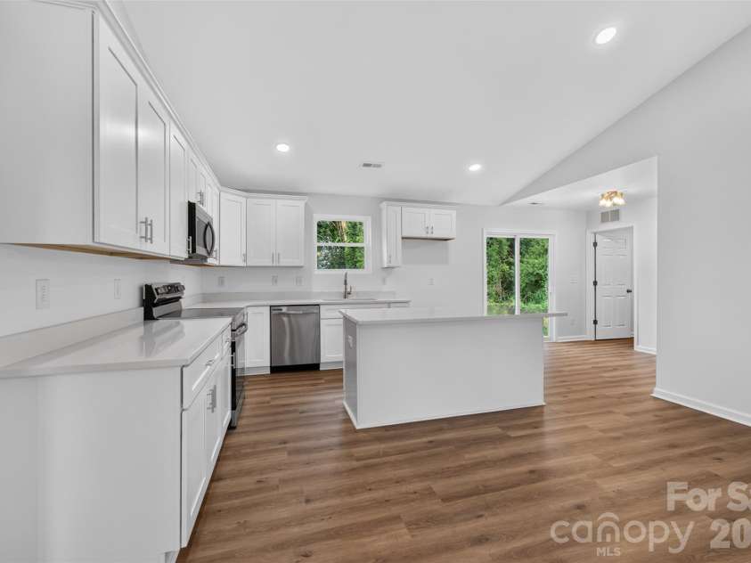 350 14th Avenue, Hickory, NC 28602.  MLS# CAR4407121, YatesRealty ID 44250. 